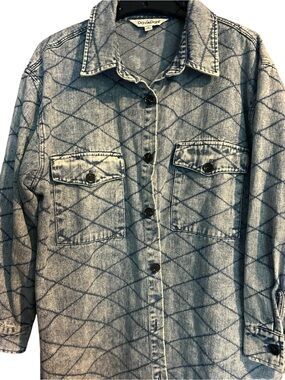 Davi & Dani Quilted Acid Wash Denim Shacket Oversized Button Front M